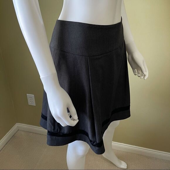 Short Charcoal Grey Skirt with Pockets - Picture 3 of 7